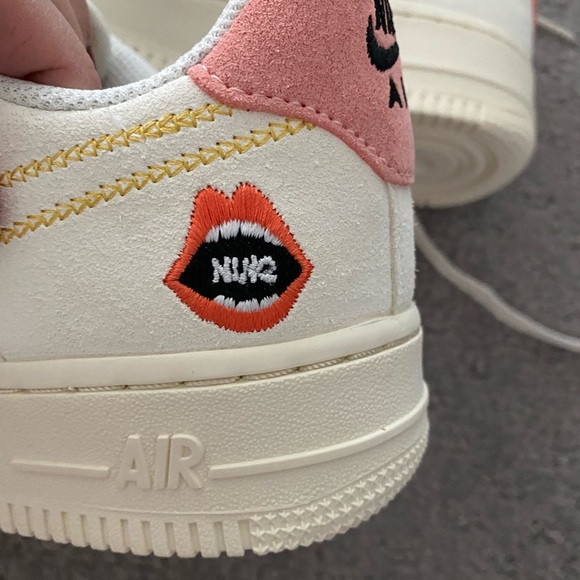 Women's Nike Airforce 1 07's - Picture 6 of 13